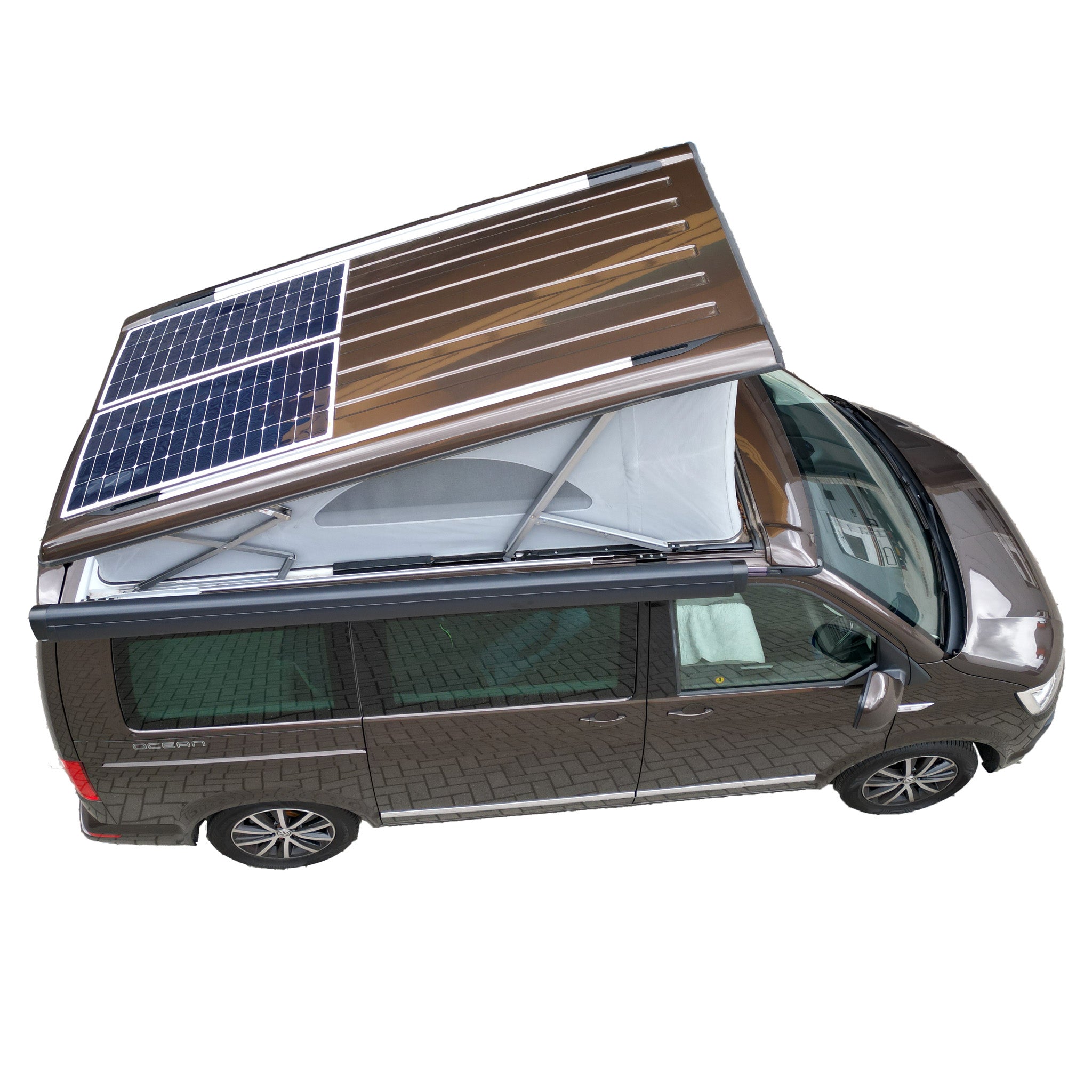 Zonnepaneel op hefdak camper gemonteerd